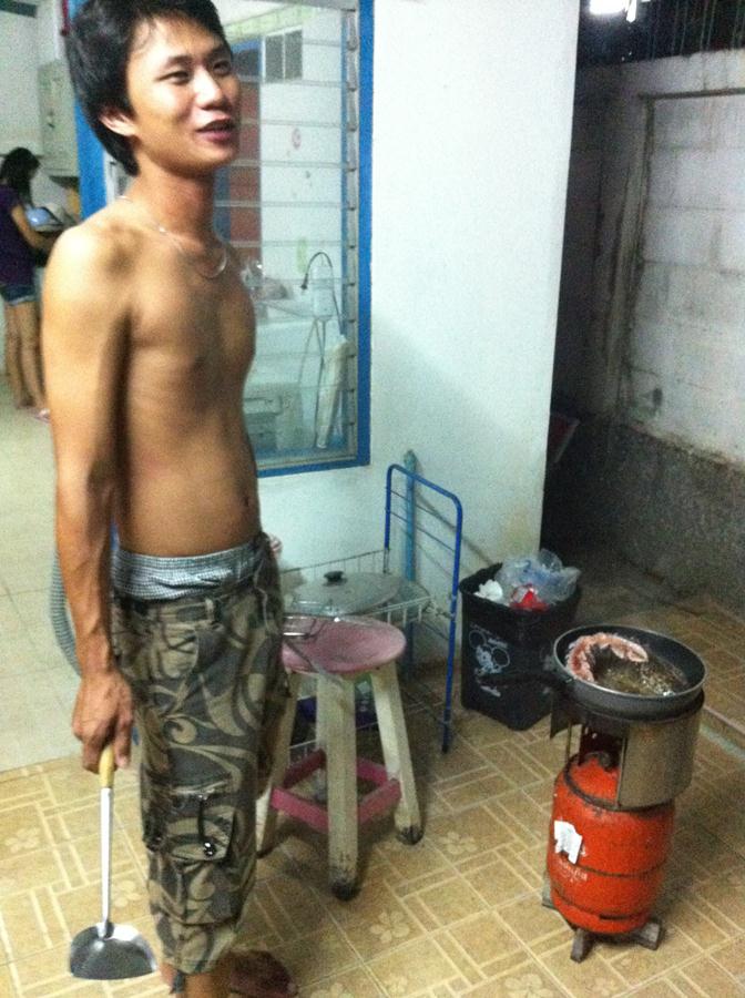 ทอดไปมันก็โม้ไปเลยครับ..... เฮ้ย!! มะรวังปลาจะไหม้นะมึง
อีมะ. >>>  โด่ศรมือชั้นนี้แล้ว  :grin: :gri