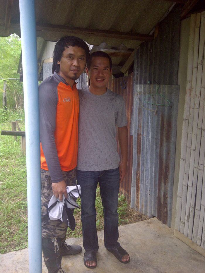 เชียนไม่ได้ปลาขอถ่ายรูปคู่กับน้าโน๊ตผู้ใจบุญเป็นที่ระลึกซ่ะหน่อยคับ.... :cool: :cool: :cool: :cool: