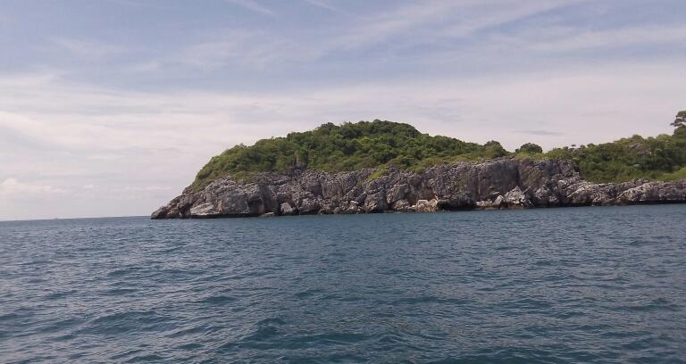 เกาะในหมู่เกาะมีหลายเกาะมากครับอยู่ติดๆ เวลาย้ายหมายก็ได้ชมเกาะไปด้วยครับกระทู้แรกๆผมจะลงไว้เยอะครับ