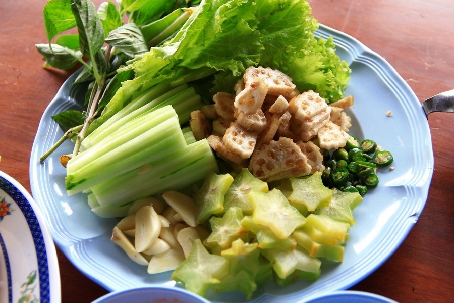 ผักเคียง แหนมเนือง  :umh: :umh: :umh: :umh: