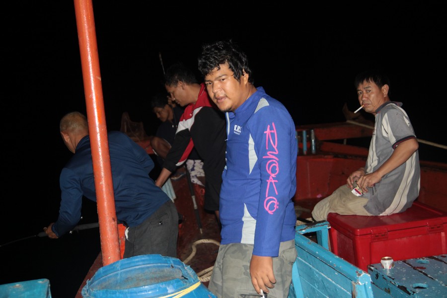 กองเชียร์เพียบตาสว่างกันเลยทีเดียว :laughing: :laughing: :laughing: