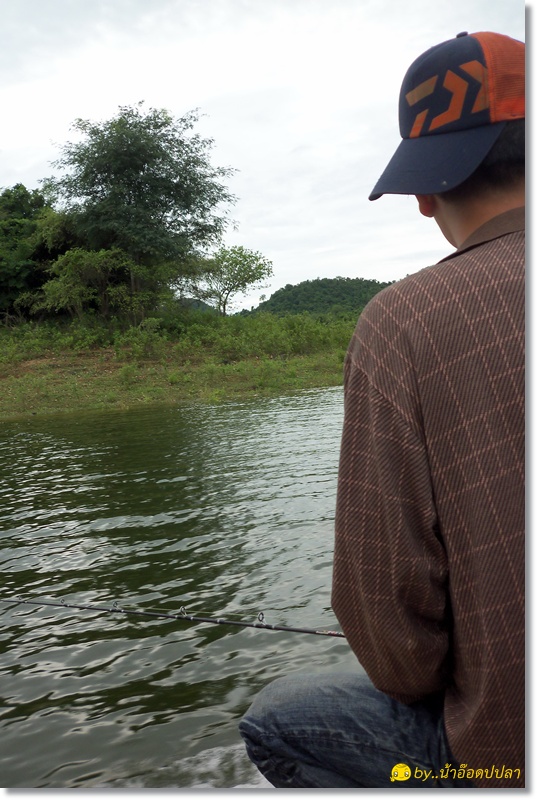ตกปลาต้องใจเย็นๆๆ....ขอเบียร์สักป๋องได้ป่ะ คอแห้ง...  :cheer: :cheer: :cheer: