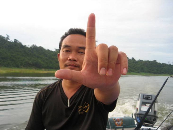 [q][i]อ้างถึง: too_somboon posted: 02-10-2555, 19:32:47[/i]

+++ ยินดีกับผลงานด้วยคับน้า +++  :che