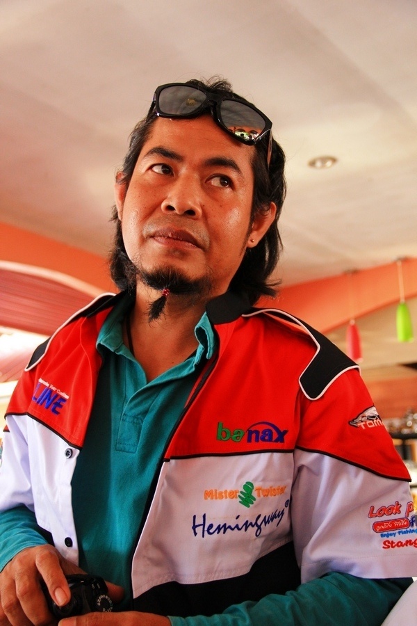 งานเลี้ยงนักกีฬา เค้าให้แต่งกายสุภาพ พี่เชษของเราก้อน่ารักซะจริงๆ ถึงขนาดยอมมัดเคราแพะไว้ เพื่อความเ