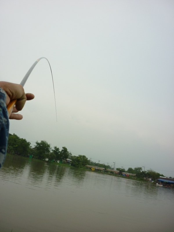                                              ผ่านไปเป็นชั่วโมงก็นั่งคุยกันไปเรื่อย ฝนหยุดเอ้า.......