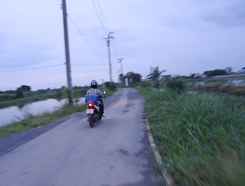 แว็นซ์..มาได้ ซักพักใหญ่ๆ พวกเราก็เริ่มเข้าสู่พื้นที่  [b]" เป้าหมาย "[/b]  ครับผม !!!   :love: :l
