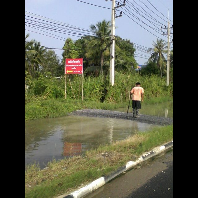 แถวนี้ก็มีน้ำมาแล้วนะครับ :laughing: :laughing: :laughing: :laughing: :laughing: