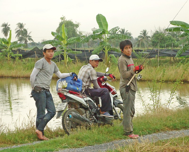 กองเชียร์..ลุ้นกัน ใหญ่ ครับผม !!!   :laughing: :laughing: :laughing: :laughing: :laughing: