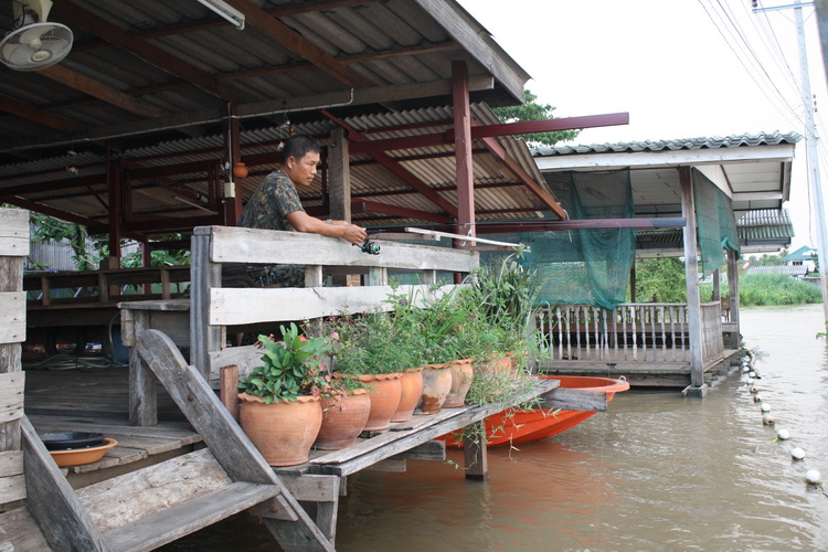 ลองหาดูกุ้งตัวหญ่ายยยยย ดูซิเผื่อมีหลงมาบ้าง  :ohh: :ohh: :ohh: