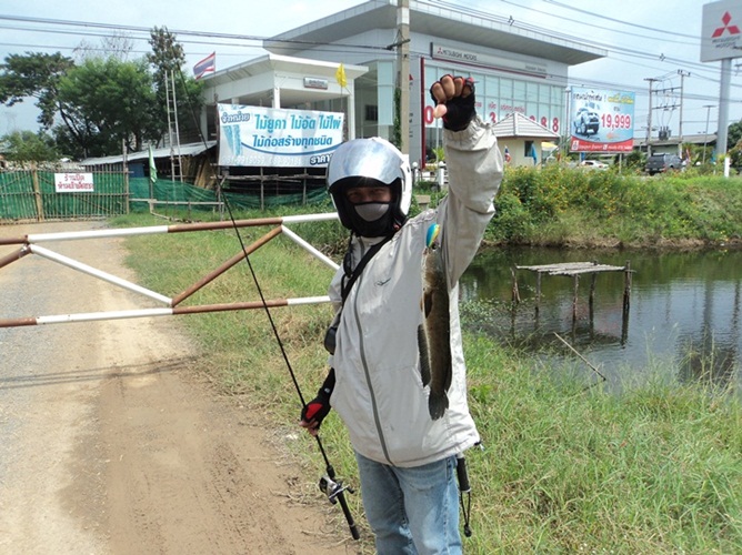 ตะโกนบอกเพื่อน มาถ่ายหล่อๆให้สักภาพสิ ไม่แห้วแล้วโว้ย  :grin: :laughing: