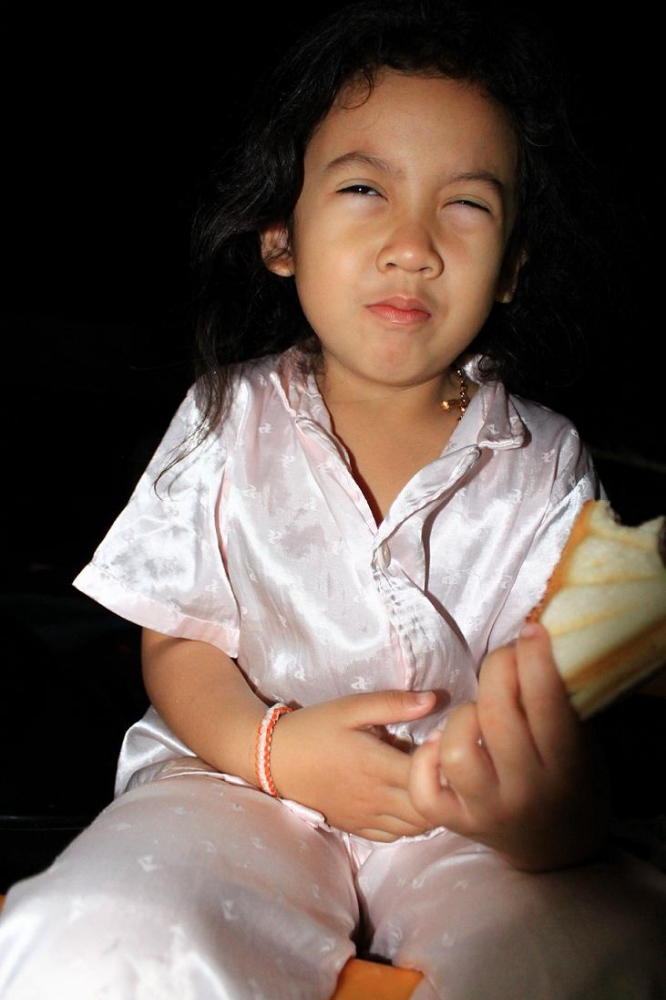  [b]สงสายจะละเมอ[/b] :laughing: :laughing: :laughing: