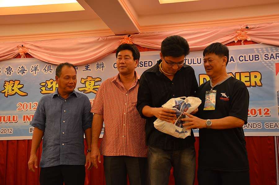 จ้า พิธีการ เป็นเรื่องเป็นราวมากเลย :smile: