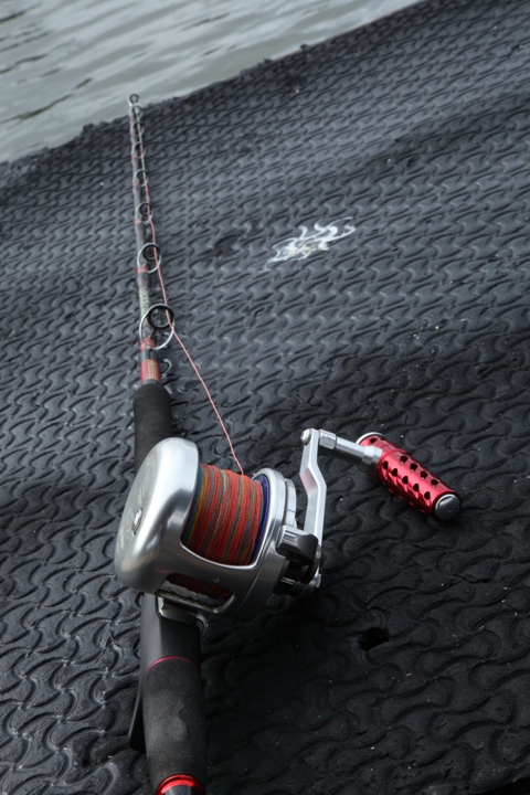 ชุดเดิมๆ
รอก Accurate  665 H
คัน  7Seas Black Rock 550g. PE5-10
สาย Blue Marlin PE 8
 :cheer: :c