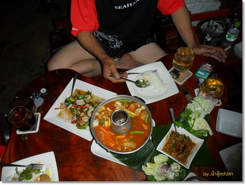 อาหารมื้อเย็น........ท้ายสุดทริปนี้ จบลงด้วยความอร่อย++++ :cheer: :cheer: :cheer: :umh: :umh: :umh: 