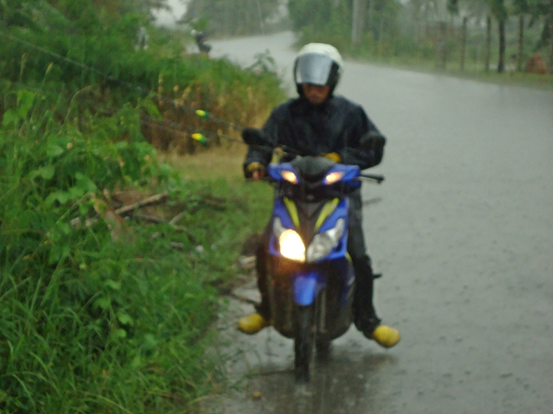 โอมิด..จัดชุดกันฝนมา สบายไปงั้น !!!   :grin: