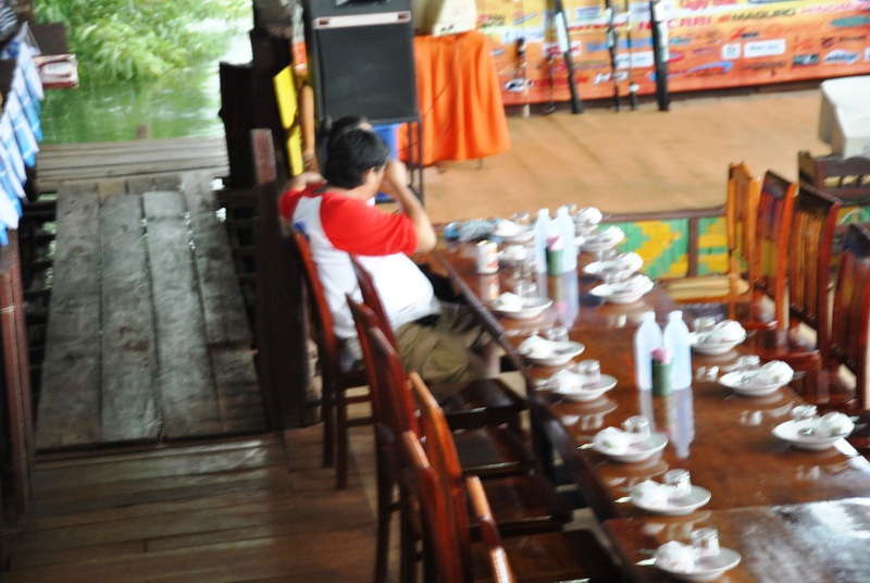สงสัยน้าเอ๋อจะหิว มานั้งก่อเลย :laughing: :laughing: :laughing: