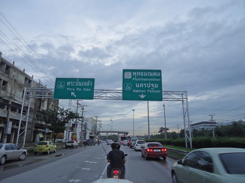 ไปต่อ..เตรียมข้ามแยกวงแหวน   :grin:

 :cheer: :cheer: :cheer: :cheer: :cheer:
