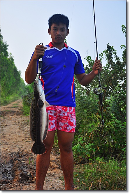 หล่อไปก่อนเลยนะ อ้ายนัด เอิ้กๆๆๆ

 :laughing: :laughing: :laughing: