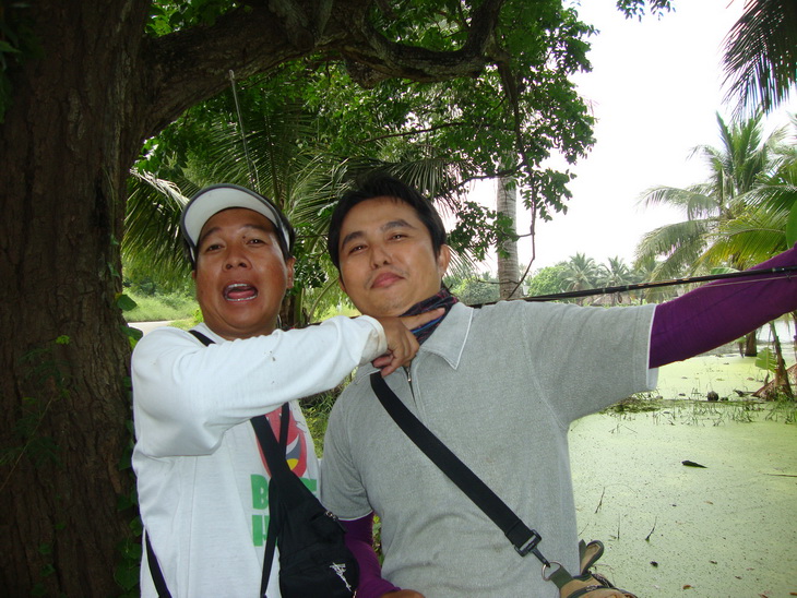 - . . ช่ อ น น า มี รู ป แ จ ม จ า ก น้ า ส า ม เ น้ อ . . -