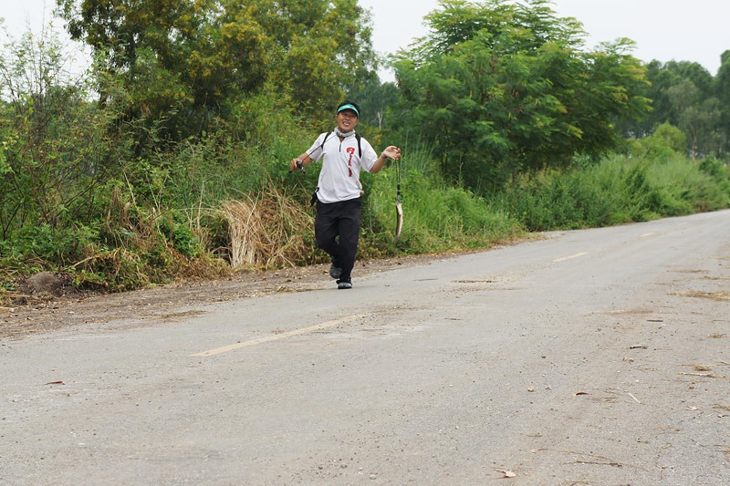 [b]ไม่ต้องรีบก็ได้ครับบบบ น้าเอ .......เห็นได้ตัวเล็กๆรีบวิ่งแอบเลยหรา[/b] :laughing: :laughing: :la