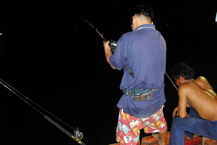 ท้ายเรือช่วงหัวค่ำ :grin: :grin: