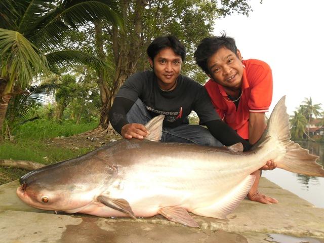 ผมขอถ่ายคู่กับโปรดุ่ยครับผม