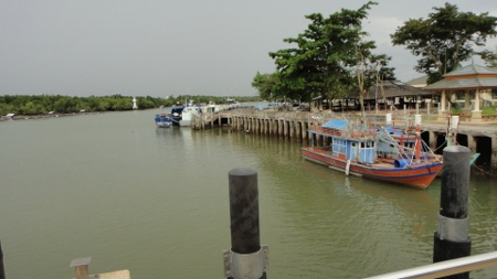 ไม่ได้มา 2 ปี เลยเดินชมบรรยากาศท่าเรือใหม่หน่อยเมื่อก่อนครั้งสุดท้ายที่มายังก่อสร้างอยู่ ตอนนี้เปิดใ