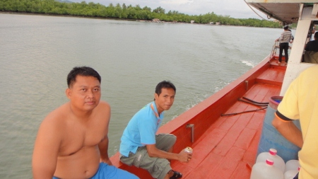 สำหรับผมก็หลายท่านคงพอจำได้อยู่บ้างแล้วไม่ต้องแนะนำตัวมาก ตัวใหญ่ที่สุดในเรือ  555  

 :laughing: 