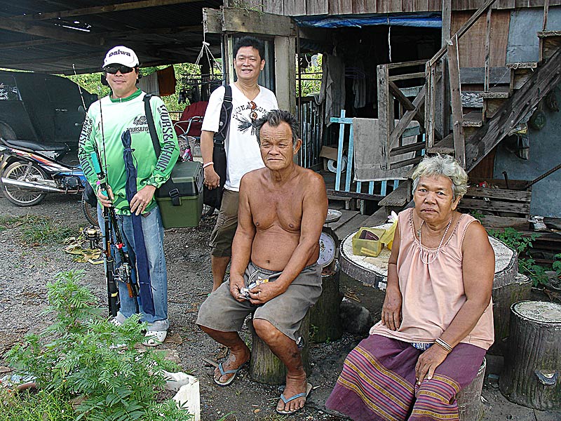 วันนี้มี น้าดั๋ยและน้าหนุ่ม มาร่วมลงเรือ มีลุงยิ้มและภรรยามาคอยต้อนรับเหมือนทุกที
เอ้าลงเรือกัน