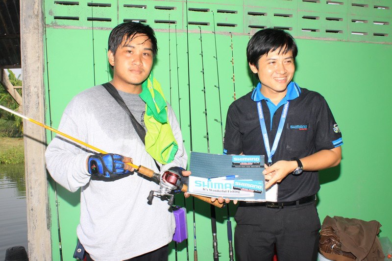 หลังจากนั้น พี่เอก็ประกาศ ใครใช้รอกชิมาโน่ ให้มารับของที่กองอำนวย  :grin: :grin: :grin:
