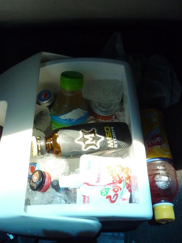                  แวะซื้อของกินเล่น เครื่องดื่มต่างๆ เตรียมไว้ให้พร้อมตั้งแต่ต้นทางเลยดีกว่า ข้างหน้า