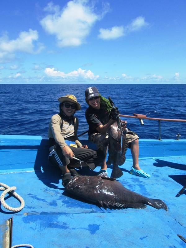 Jigging Black grouper at deep sea 230 m.
 :grin: