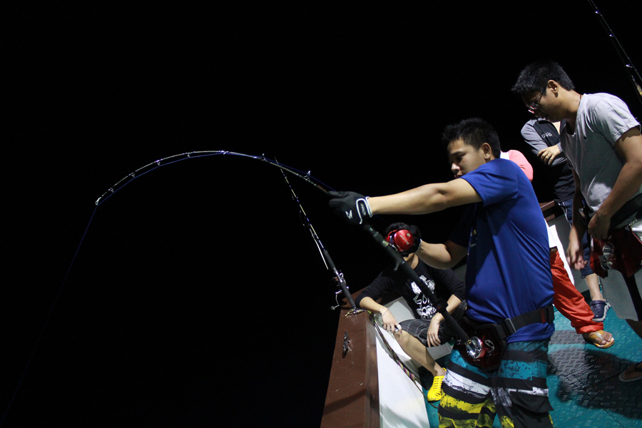 หลังจากเสี่ยนัท และ พี่ติ่ง แสมสาร  โดนมันนวดอยู่พักใหญ่จนน่วม

ผมเลยอาสาขอรับไม้ต่อ ช่วยผ่อนแรงคน