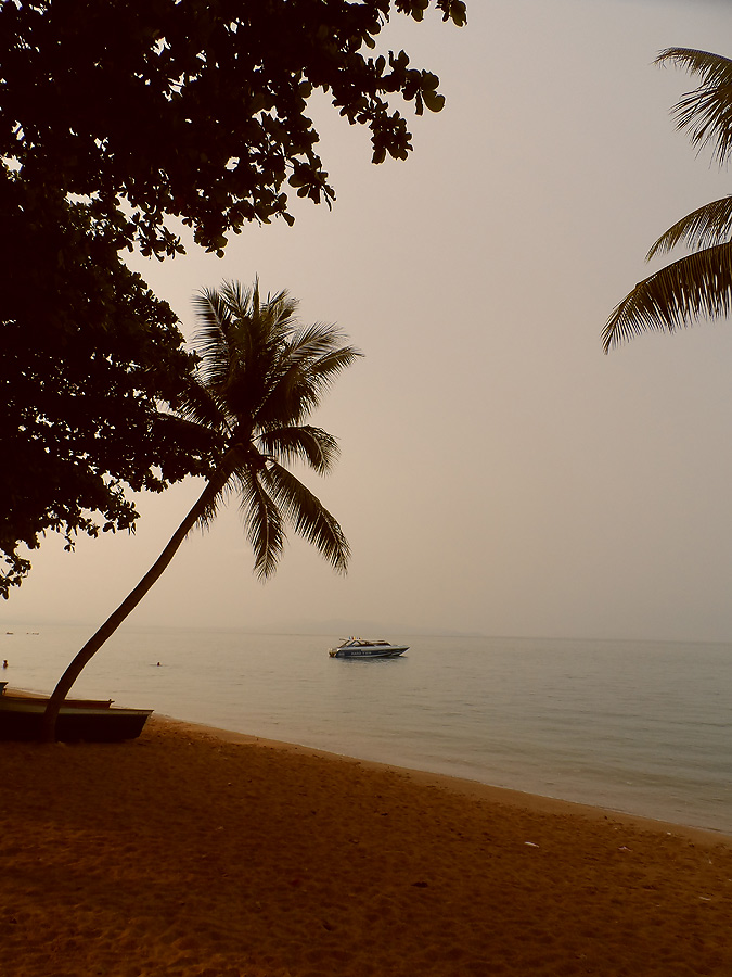  :smile:บรรยากาศยามเช้าที่หาดจอมเทียน