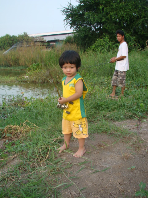 พาลูกชายไปเทสที่บ่อ นายกด้วยครับ 
กำลังปลูกฝังครับ