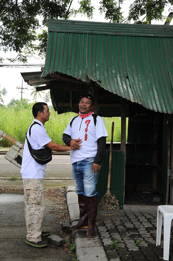 พี่ตุ้มนัดเจอที่ปากทางเข้าหมาย ดูแกมีเลศนัยไงไม่รุอ่ะ :think: :think: :think: :grin: :grin: