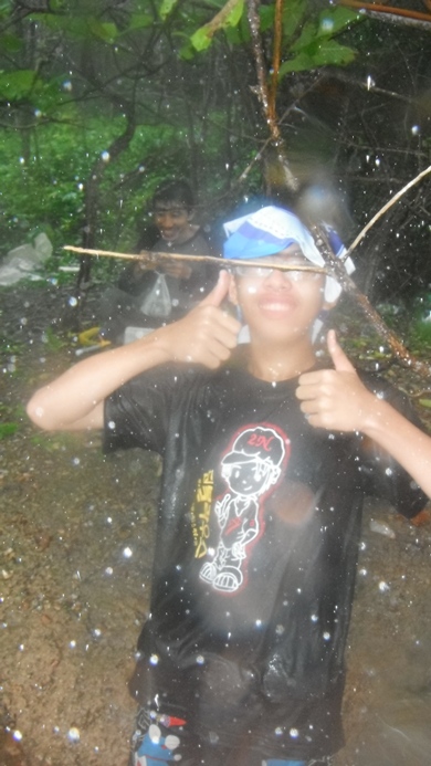 หลบไงก็เปียก :grin: