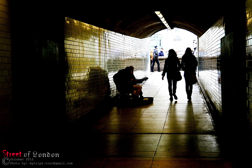 การเดินทางไปไหน-มาไหนที่ London หนีไม่พ้นที่จะต้องเดินทางโดยรถไฟฟ้าใต้ดิน (underground) และนี่ก็เป็น