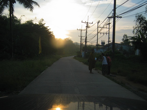 เข้าไปลากเรือบ้านพี่โรจน์ :grin: