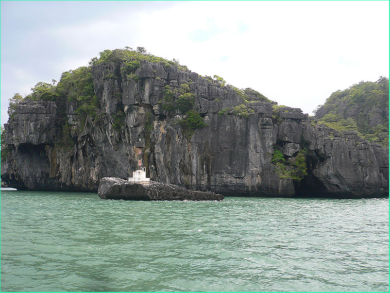 ที่ๆเรือใหญ่จอดรออยู่เราจ้างหาหมึกไว้ให้ก่อนหนี่งคืนได้หมึกเป็นประมาณ80ตัว ช่วงนี้หมึกหาหยากมาก 