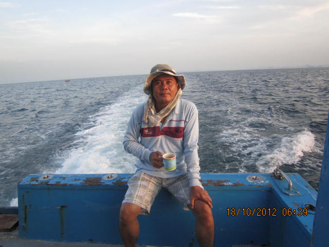 เฮียหมูบอกว่า กาแฟบนเรือมันอร่อยมากกว่าตามผับตามบาร์มากเลย  :laughing: :laughing: :laughing: :laughi