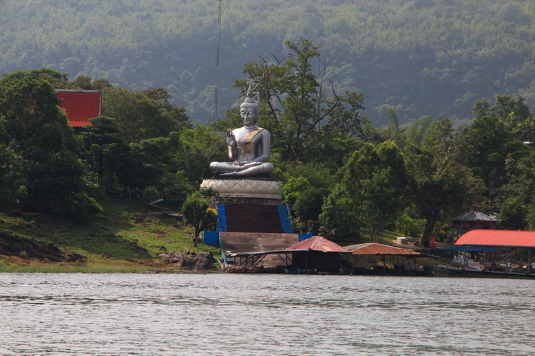  [b]เรือวิ่งไป ผมก็กดชัตเตอร์ไปเรื่อย [/b]  :grin: