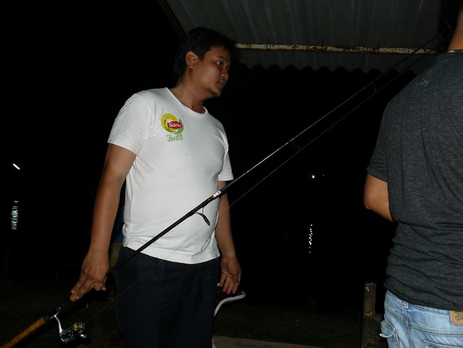 พี่พจน์ เมืองเพรียวเอามาจากท้ายบ่ออีกตัวแว้ว :cool: :grin: :grin: