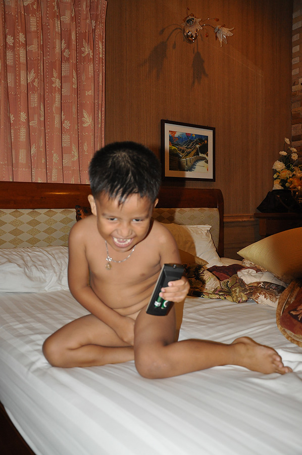 กระโดดขึ้นที่นอนเลยวุ้ยน้องมาร์ค :laughing: :laughing: :laughing: :laughing: :laughing: :laughing:
