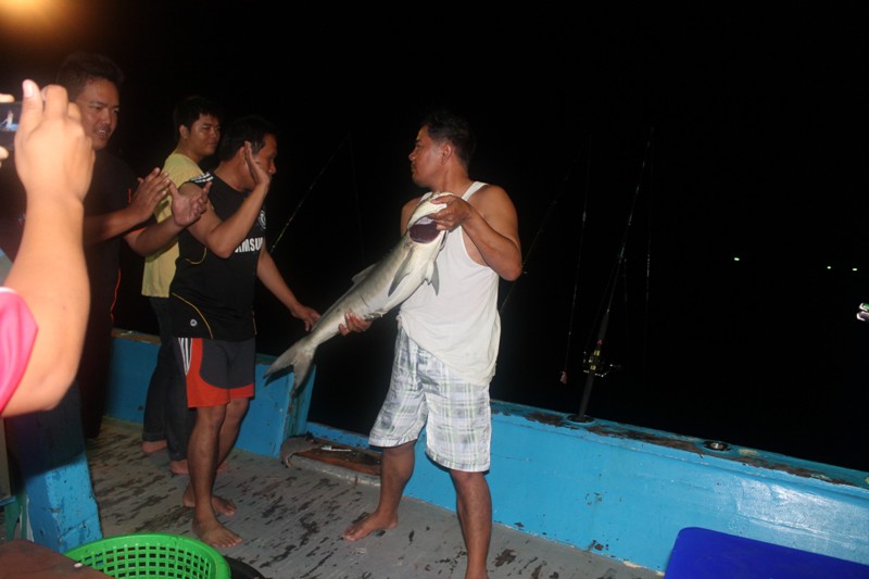 ตัดมาตอนกลางคืน เฮียหมูจัดไป ช่อนทะเล :laughing: :laughing: :laughing: :laughing: