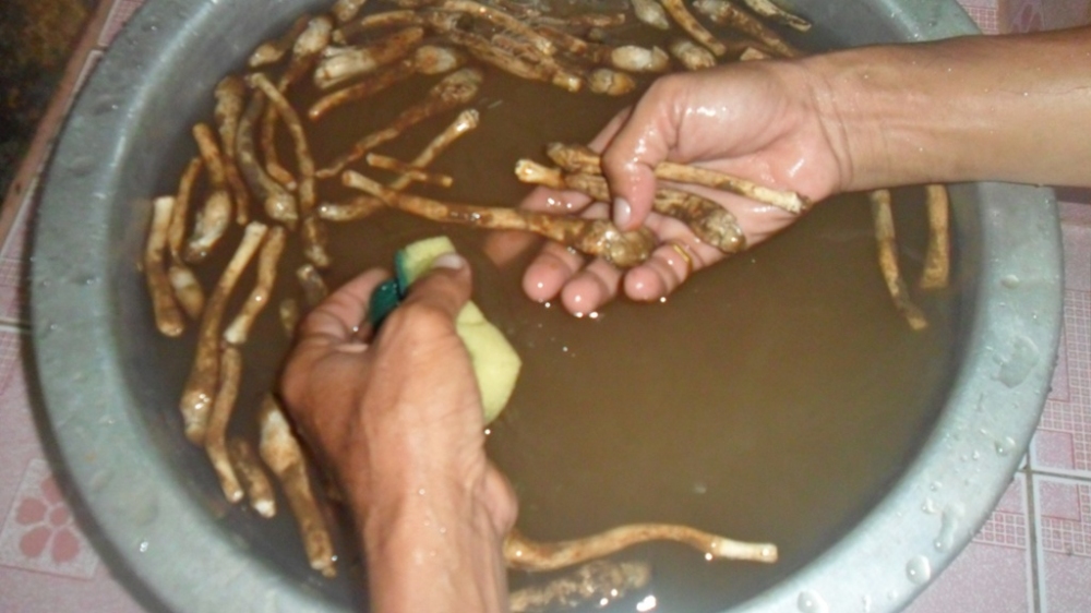 

                     ล้างแล้วก็เอามาขัดขี้ทรายออก... :sick: :sick: :sick: :sick: