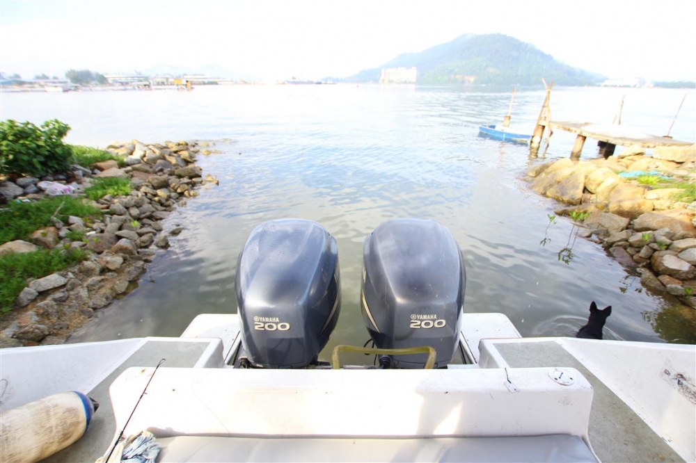 ค่อย ๆ นำเรือลงน้ำ

 :kiss: