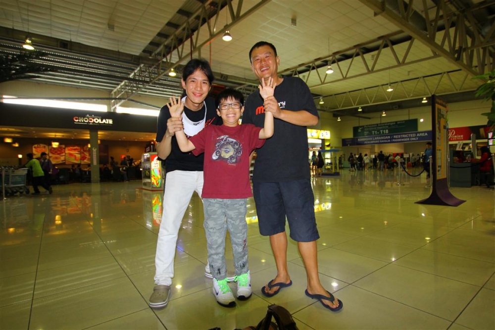 บ๊าย บาย มาเลเซีย 

ขอบคุณน้อง daniel ที่ สละ เวลาเรียน เดิน ทางมาส่ง พวกเรานะครับ