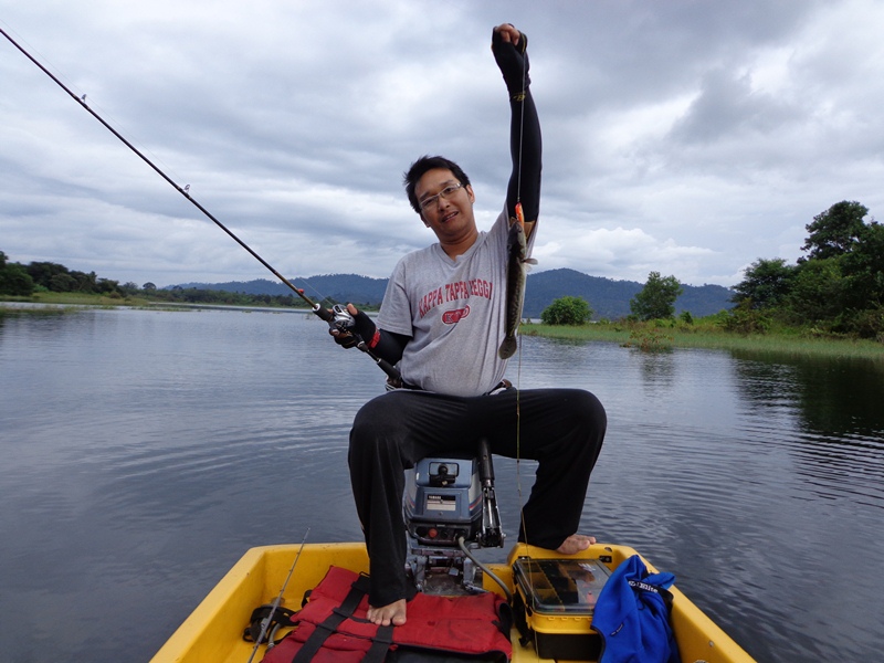 เหนื่อยเลย 5555555  ช่วยเอาแว่นขยายมาส่องหน่อยนะครับ 

 :laughing: :laughing: :laughing: :laughing