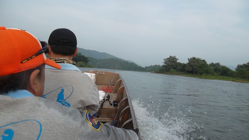  [b]ไม่รู้ ทำไม นั่งเรือน้าเอที่ไร เปียกทุกที[/b] :laughing: :laughing: :laughing: :laughing: